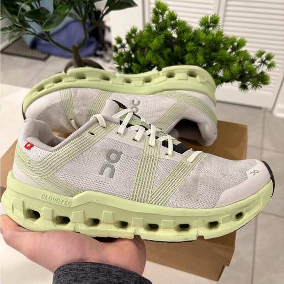 On Running White and Light Green Cloud Sneakers - Picture 4 of 8